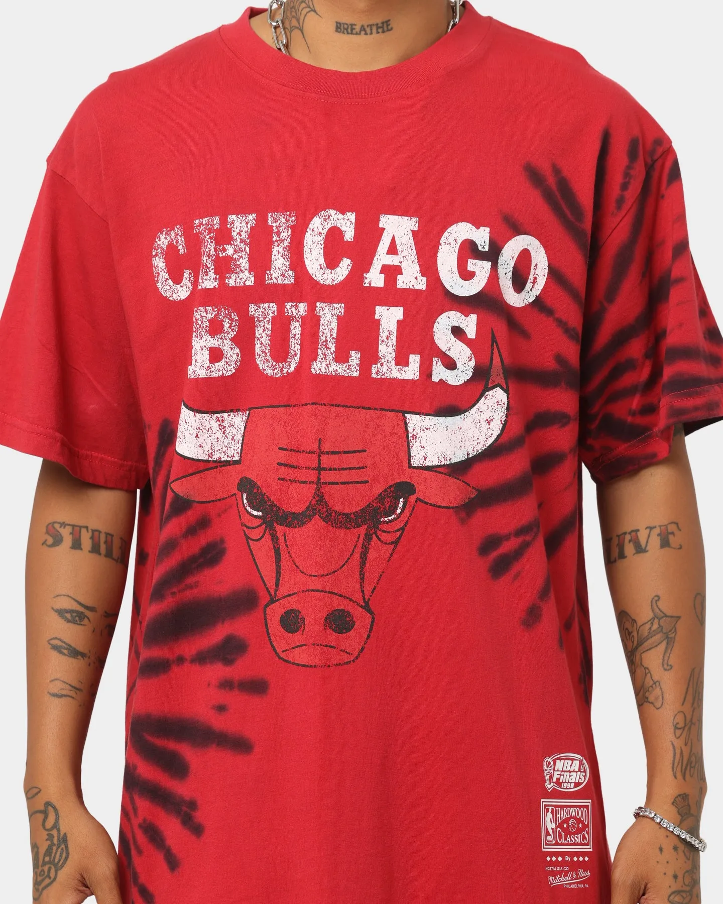 Mitchell & Ness Chicago Bulls XL Logo Vintage Tie Dye T-Shirt Red